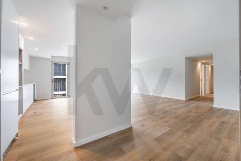 📍 T3 Novo, voltado a poente, com garagem no 2º piso