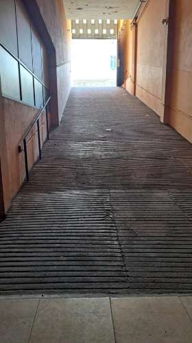 .Garagem / armazém 1160 m2  perto da Rotunada da Boavista, Constituição