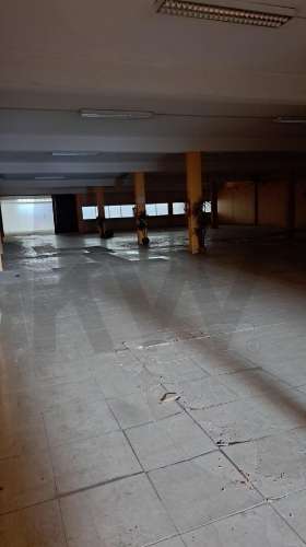 .Garagem / armazém 1160 m2  perto da Rotunada da Boavista, Constituição