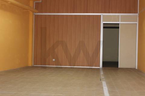 .Garagem / armazém 1160 m2  perto da Rotunada da Boavista, Constituição