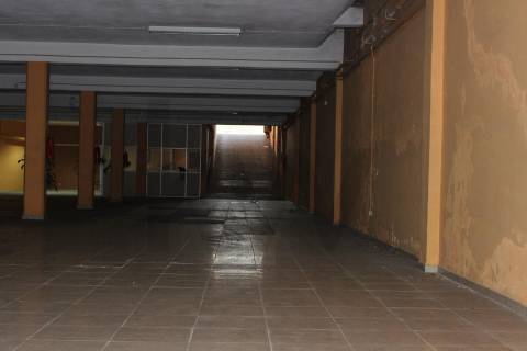.Garagem / armazém 1160 m2  perto da Rotunada da Boavista, Constituição