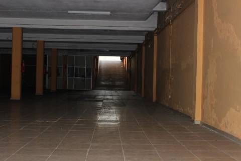 .Garagem / armazém 1160 m2  perto da Rotunada da Boavista, Constituição