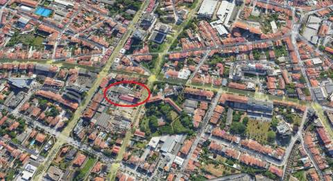 .Garagem / armazém 1160 m2  perto da Rotunada da Boavista, Constituição