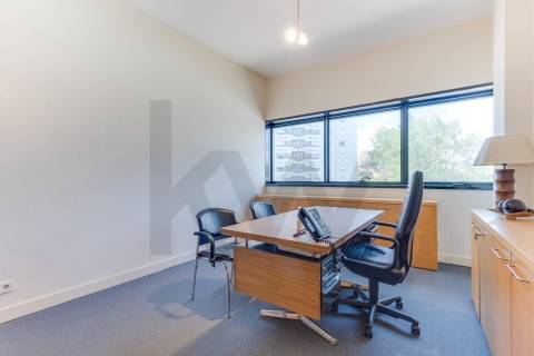 Escritório para venda no Edificio Mota Galiza com 400 m2 