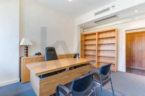 Escritório para venda no Edificio Mota Galiza com 400 m2 