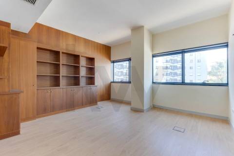 Escritório para venda no Edificio Mota Galiza com 400 m2 