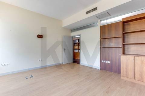 Escritório para venda no Edificio Mota Galiza com 400 m2 