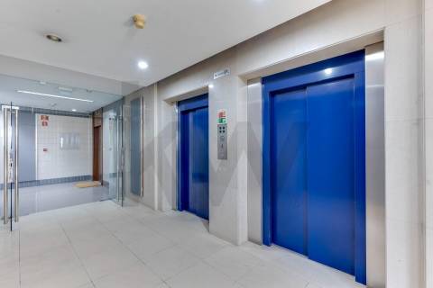Escritório para venda no Edificio Mota Galiza com 400 m2 