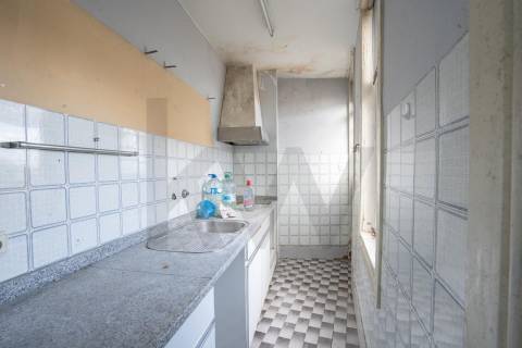 PRÉDIO HABITACIONAL | RUA DA ESTAÇÃO | CAMPANHÃ | PORTO