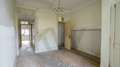 PRÉDIO HABITACIONAL | RUA DA ESTAÇÃO | CAMPANHÃ | PORTO