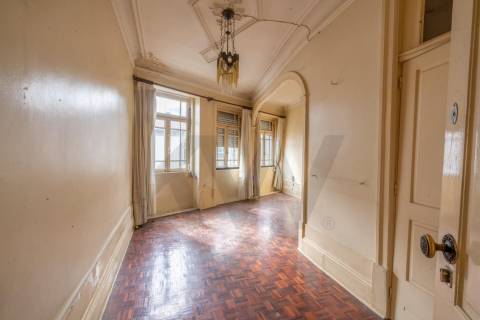 PRÉDIO MISTO | INVESTIMENTO | RUA DA ESTAÇÃO | CAMPANHÃ | PORTO