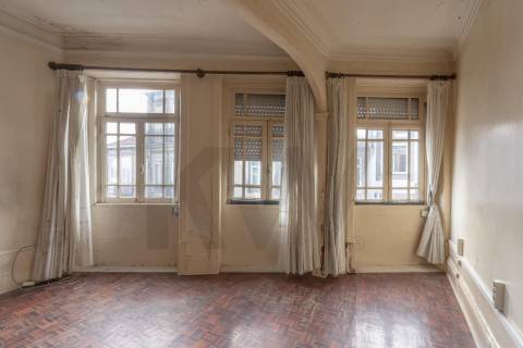 PRÉDIO MISTO | INVESTIMENTO | RUA DA ESTAÇÃO | CAMPANHÃ | PORTO