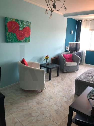 Apartamento T1 para arrendamento com vistas sobre o Rio Douro, mobilado e sem garagem