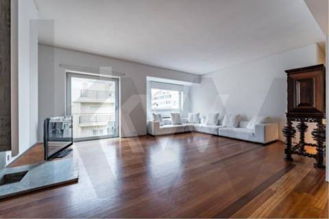 T3+1 (4 quartos) Frente à praia do Molhe | Av. Brasil - Foz | com garagem, parcialmente mobilado