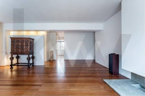 T3+1 (4 quartos) Frente à praia do Molhe | Av. Brasil - Foz | com garagem, parcialmente mobilado