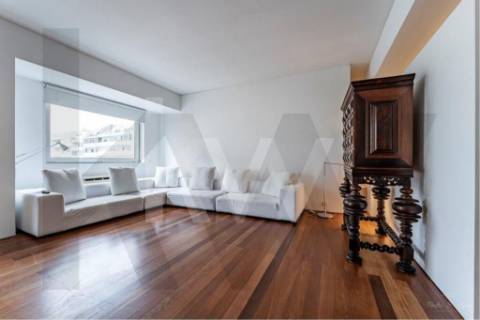 T3+1 (4 quartos) Frente à praia do Molhe | Av. Brasil - Foz | com garagem, parcialmente mobilado