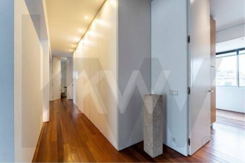 T3+1 (4 quartos) Frente à praia do Molhe | Av. Brasil - Foz | com garagem, parcialmente mobilado