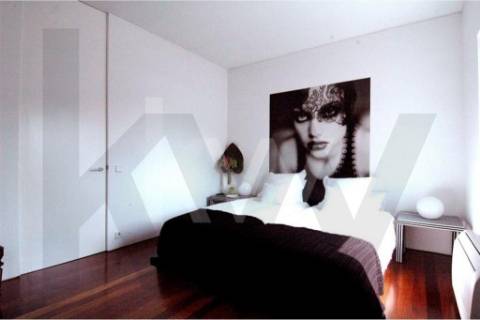 T3+1 (4 quartos) Frente à praia do Molhe | Av. Brasil - Foz | com garagem, parcialmente mobilado