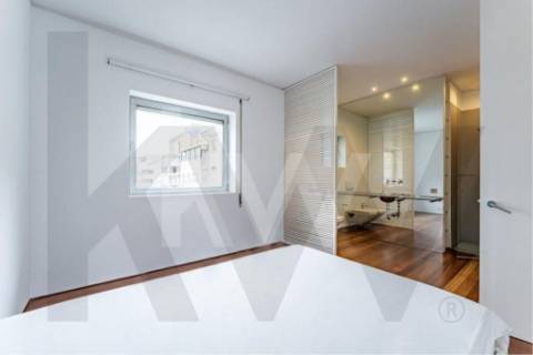 T3+1 (4 quartos) Frente à praia do Molhe | Av. Brasil - Foz | com garagem, parcialmente mobilado