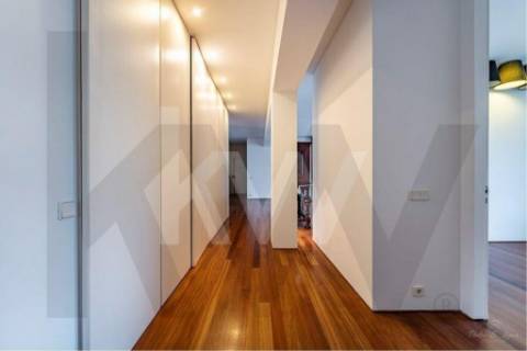 T3+1 (4 quartos) Frente à praia do Molhe | Av. Brasil - Foz | com garagem, parcialmente mobilado