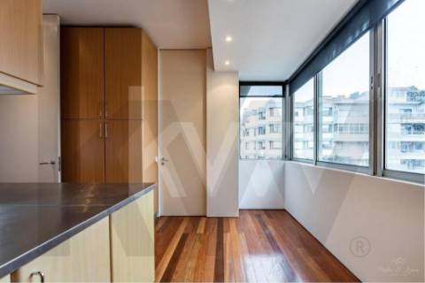 T3+1 (4 quartos) Frente à praia do Molhe | Av. Brasil - Foz | com garagem, parcialmente mobilado