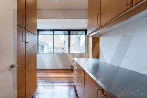 T3+1 (4 quartos) Frente à praia do Molhe | Av. Brasil - Foz | com garagem, parcialmente mobilado