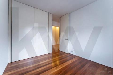 T3+1 (4 quartos) Frente à praia do Molhe | Av. Brasil - Foz | com garagem, parcialmente mobilado