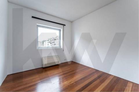 T3+1 (4 quartos) Frente à praia do Molhe | Av. Brasil - Foz | com garagem, parcialmente mobilado