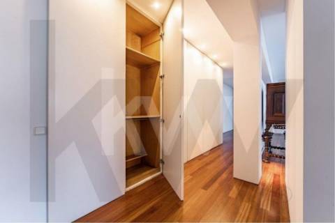 T3+1 (4 quartos) Frente à praia do Molhe | Av. Brasil - Foz | com garagem, parcialmente mobilado