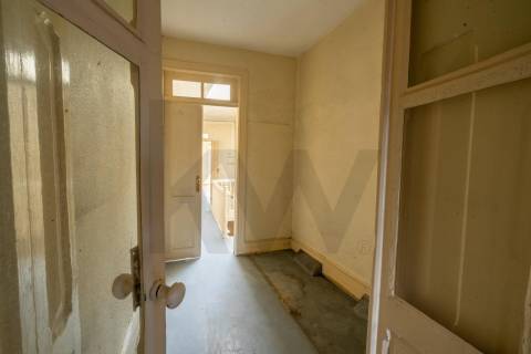 DOIS PRÉDIOS | INVESTIMENTO | RUA DA ESTAÇÃO | CAMPANHÃ | PORTO