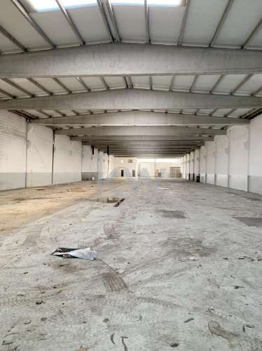 Arrenda-se armazém com 2.000 m2 na zona industrial da Maia.