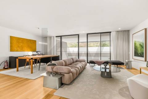 Apartamento T4 em construção na Avenida da Boavista junto ao Castelo do Queijo e Parque da Cidade