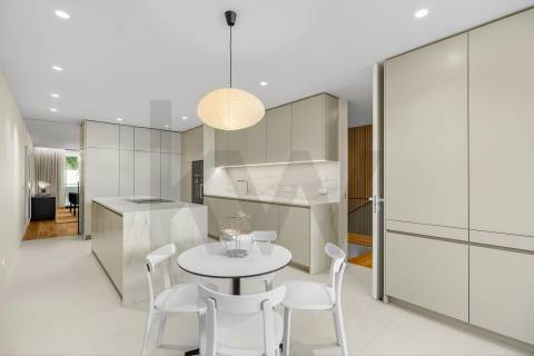 Apartamento T4 em construção na Avenida da Boavista junto ao Castelo do Queijo e Parque da Cidade