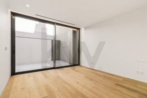 Apartamento T4 em construção na Avenida da Boavista junto ao Castelo do Queijo e Parque da Cidade