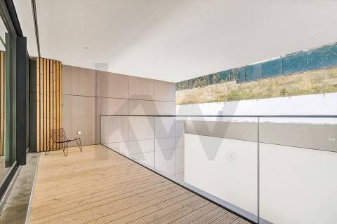 Apartamento T4 em construção na Avenida da Boavista junto ao Castelo do Queijo e Parque da Cidade