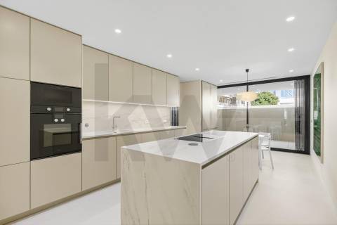 Apartamento T4 em construção na Avenida da Boavista junto ao Castelo do Queijo e Parque da Cidade