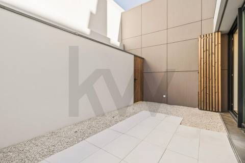 Apartamento T4 em construção na Avenida da Boavista junto ao Castelo do Queijo e Parque da Cidade