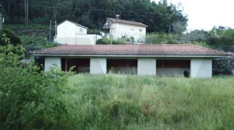 Quintinha em Oliveira de Azeméis banhada pelo rio!