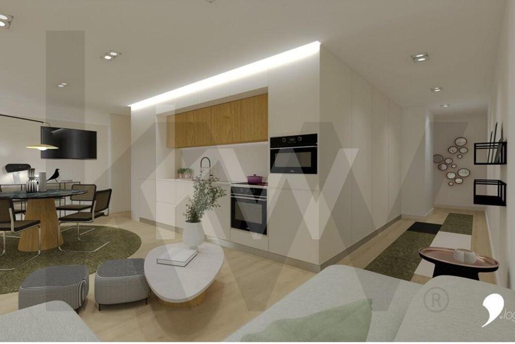 Apartamento T2D com jardim privativo, junto à Constituição