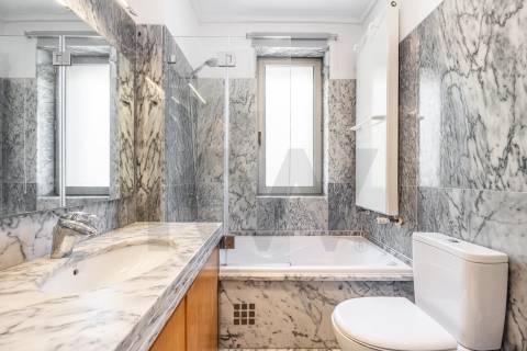 T2 no edifício Navegador  (Aviz) com varanda e garagem