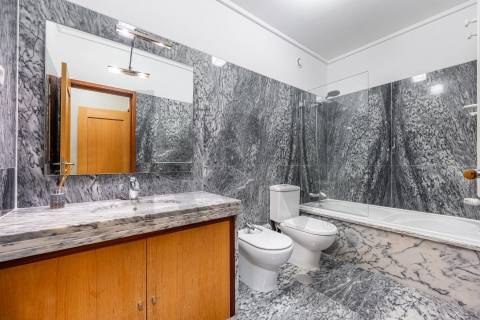 T2 no edifício Navegador  (Aviz) com varanda e garagem