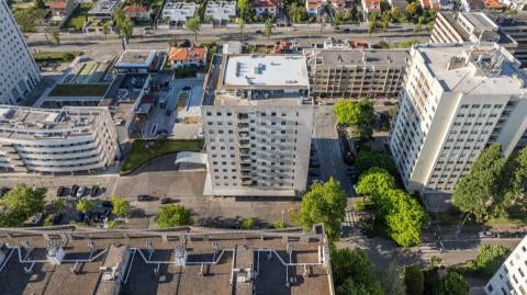 T2 no edifício Navegador  (Aviz) com varanda e garagem