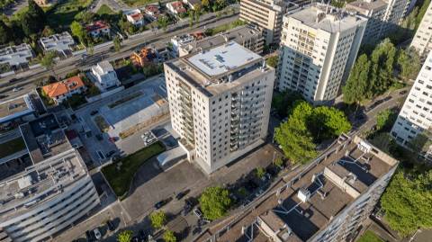 T2 no edifício Navegador  (Aviz) com varanda e garagem