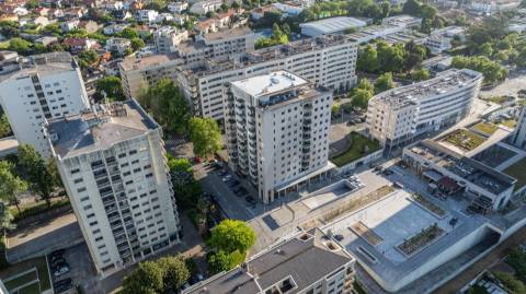 T2 no edifício Navegador  (Aviz) com varanda e garagem