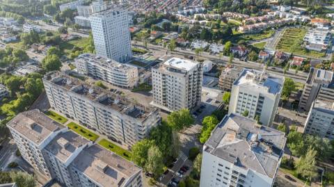 T2 no edifício Navegador  (Aviz) com varanda e garagem