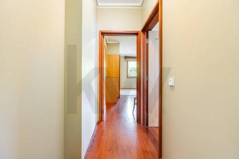 T2 no edifício Navegador  (Aviz) com varanda e garagem