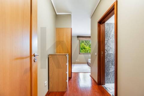 T2 no edifício Navegador  (Aviz) com varanda e garagem