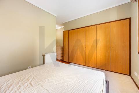 T2 no edifício Navegador  (Aviz) com varanda e garagem