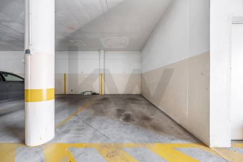 T2 no edifício Navegador  (Aviz) com varanda e garagem