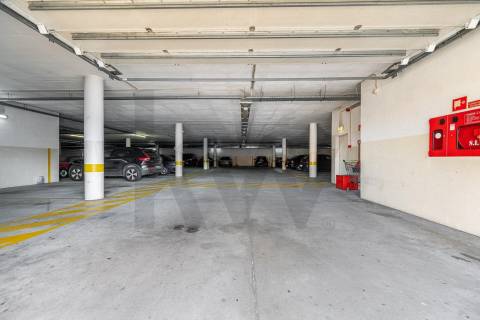 T2 no edifício Navegador  (Aviz) com varanda e garagem